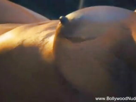 আমাদের MILF বন্ধুদের মাধ্যমে প্রেমের জন্য একটি সেক্সি সিনেমা পাঞ্জাবি দেখে