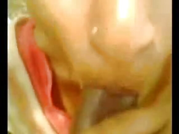 তামিল মেয়ে হিন্দি সেক্সি মুভি ভিডিওতে তার বয়ফ্রেন্ডের বাঁড়া চুষছে