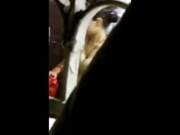 দেশী ফাঁদে বউ কাপড় ধোয়ার সময় গোসল সেক্সি সুন্দর নীল মুভি ও ধোয়া