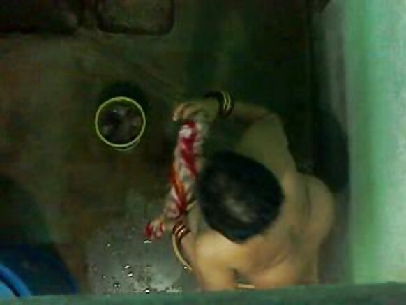 প্রতিবেশী আন্টি গোসল পাঠান সেক্সি মুভি 2