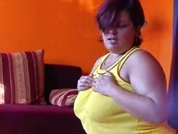 ভারতীয় মেয়ে এবং সেক্সি মুভি - BBW Domme India BBW তার ক্রীতদাসের মুখোমুখি