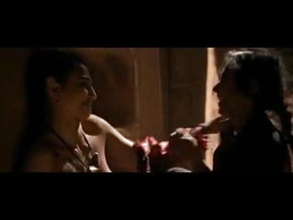 Radichika Apte সেক্সি মুভি পাঞ্জাবী তার বেহায়া মোবাইল boobs দেখায়