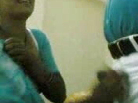 দেশি আন্টি হিন্দি সেক্সি মুভি হিন্দিতে বন্ধুদের সাথে দেশি