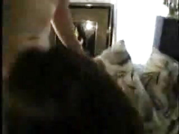 হটি ইন্ডিয়া তার হিন্দি সেক্সি সিনেমার সঙ্গীর সাথে একটি আরামদায়ক দম্পতি হয়ে উঠছে