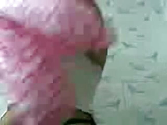 ইন্ডিয়ান ইউনিভার্সিটির মেয়ে হস্তমৈথুন করতে গিয়ে তার প্রিয় সেক্স মুভির জন্য দেশি গোসল করতে গিয়ে নগ্ন হয়ে ধরা পড়ল