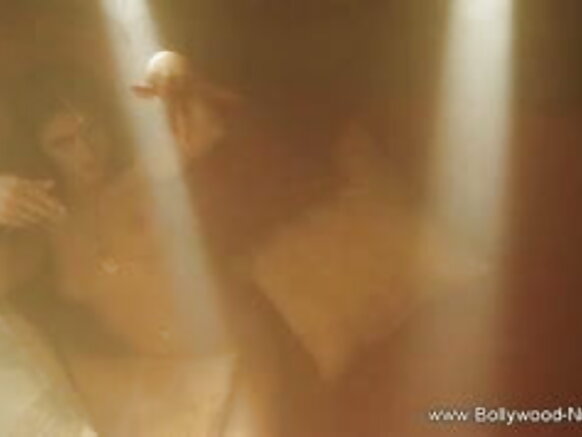 বলিউডের সুন্দরী সুন্দরী নগ্ন ছবিতে সেক্সি নাচ পাঠায়
