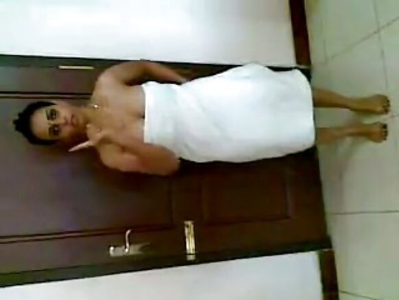 ভারতীয় মহিলা সেক্সি সিনেমা করছেন