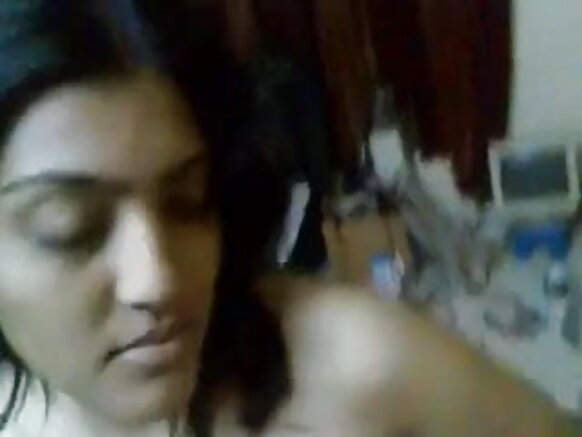 প্রাইভেট ইউনিভার্সিটির মেয়ে চুষছে সেক্সি মুভি ভিডিও যেটা তার ছোট খালাতো বোনকে চুষছে