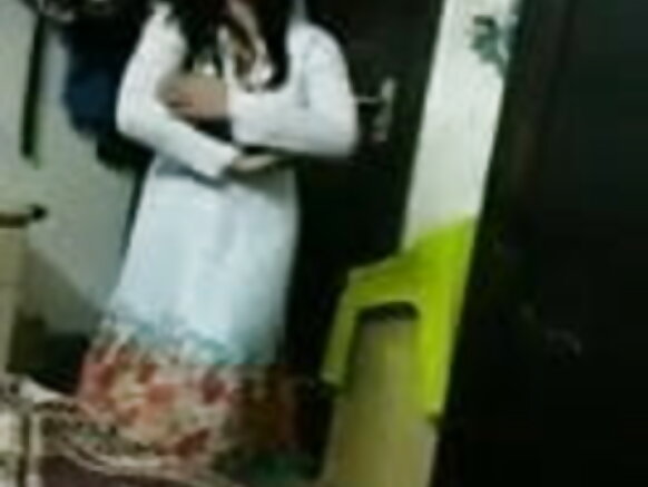 পাকিস্তানি চুদাই 2 পতিতার উপর একটি সম্পূর্ণ সেক্সি মুভি ভিডিও